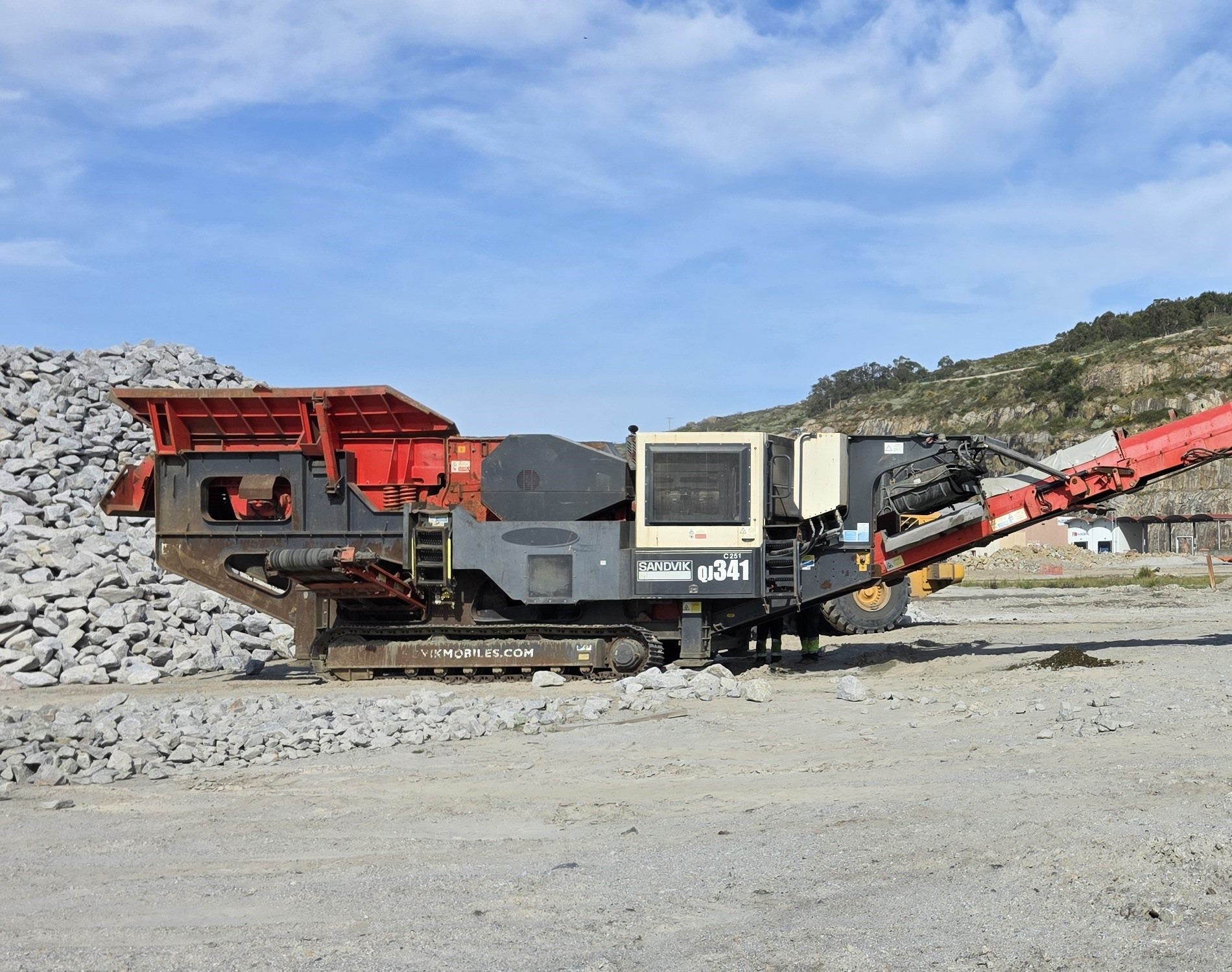 Sandvik QJ341 trituradora de mandíbulas